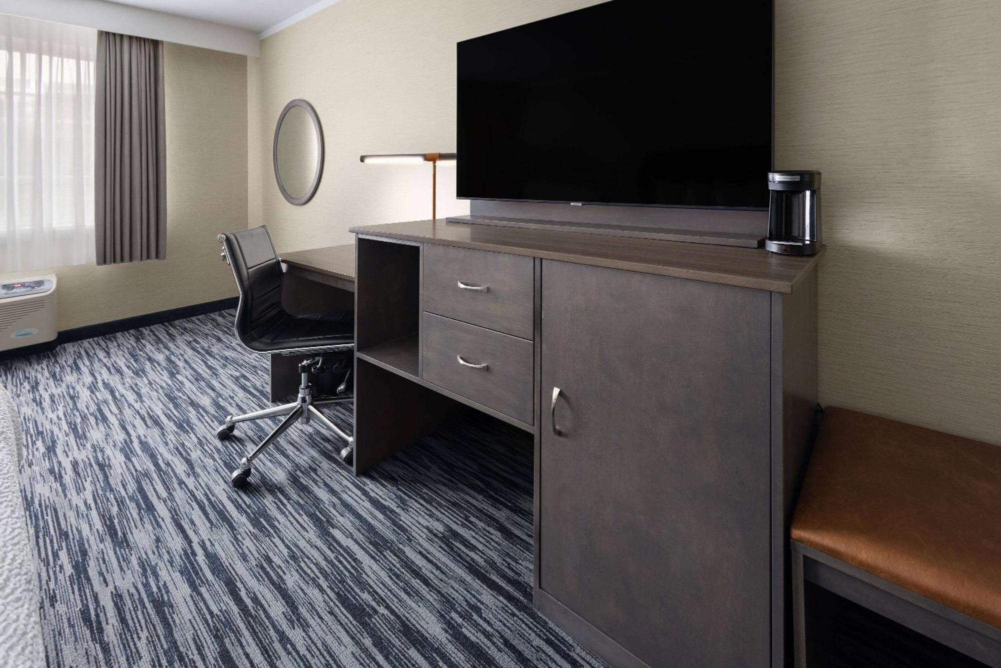 Hotel Penn Harris Harrisburg, Trademark By Wyndham 4*