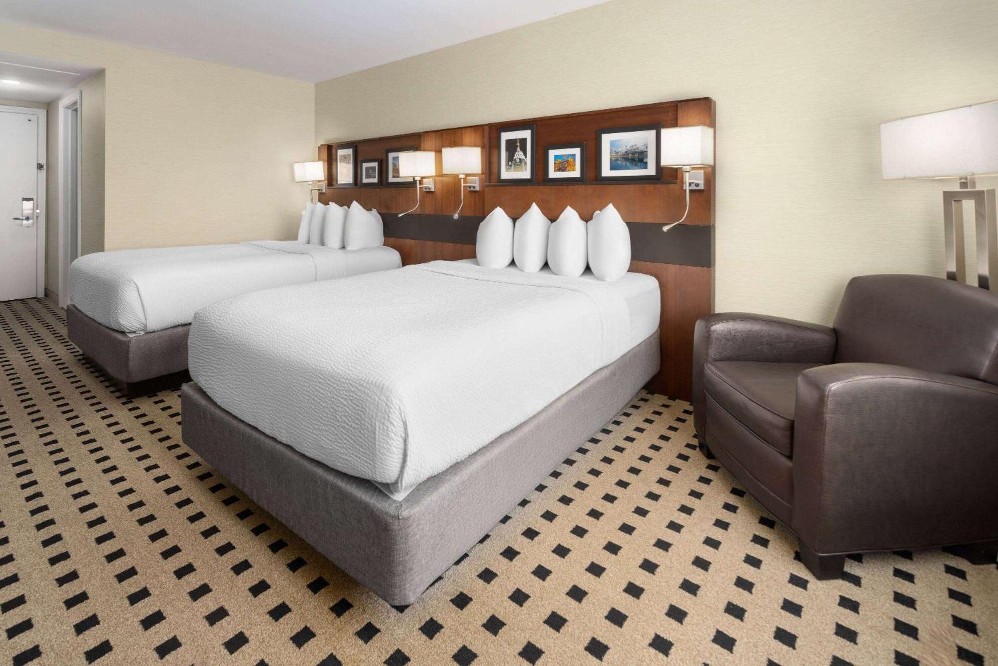 Penn Harris Harrisburg, Trademark By Wyndham 4*